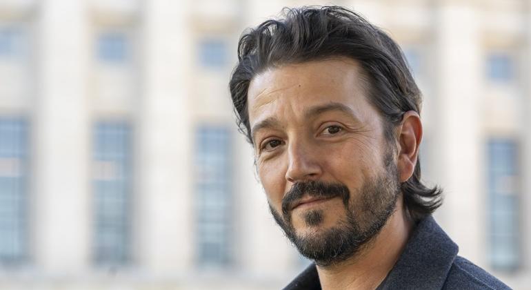 	Diego Luna	